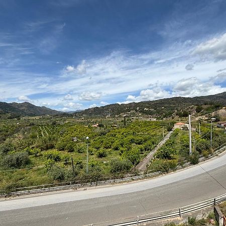 Апартаменты Il Sole Dell'Alcantara Гаджи Экстерьер фото